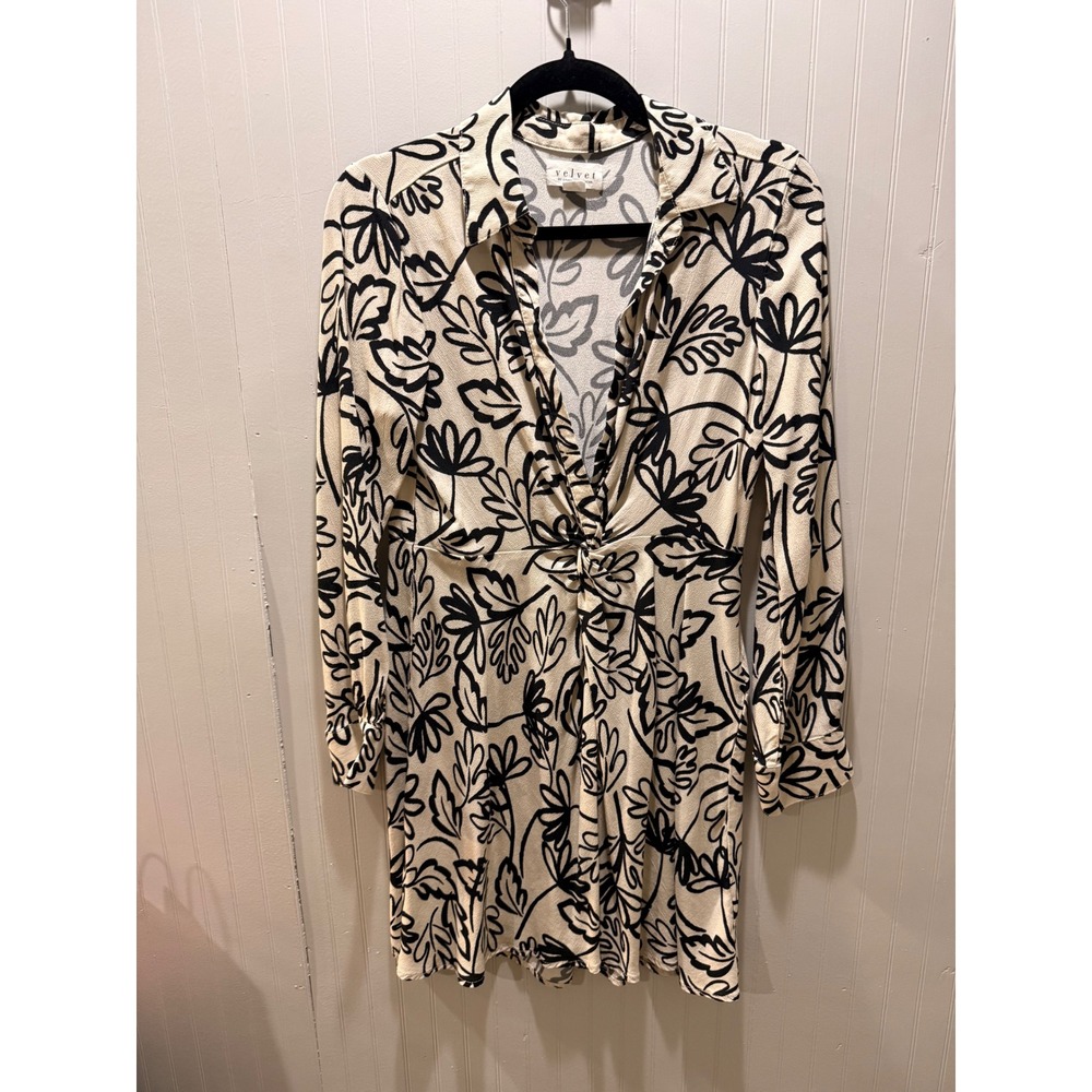 Velvet by Graham & Spencer Black Cream Leaf‎ Print Twist Front Mini Dress Medium
